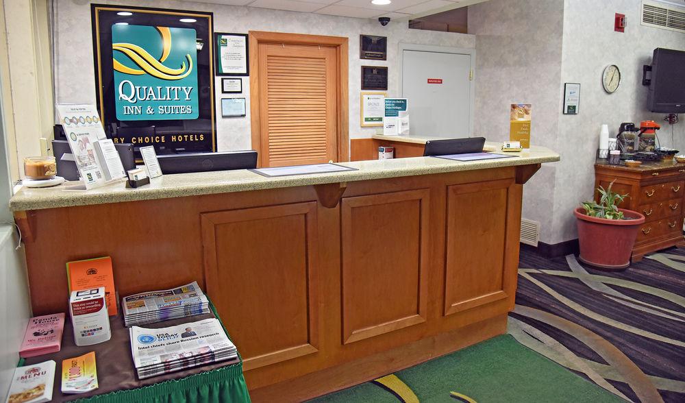 Quality Inn & Suites Near I-480 And I-29 Консіл-Блафс Екстер'єр фото