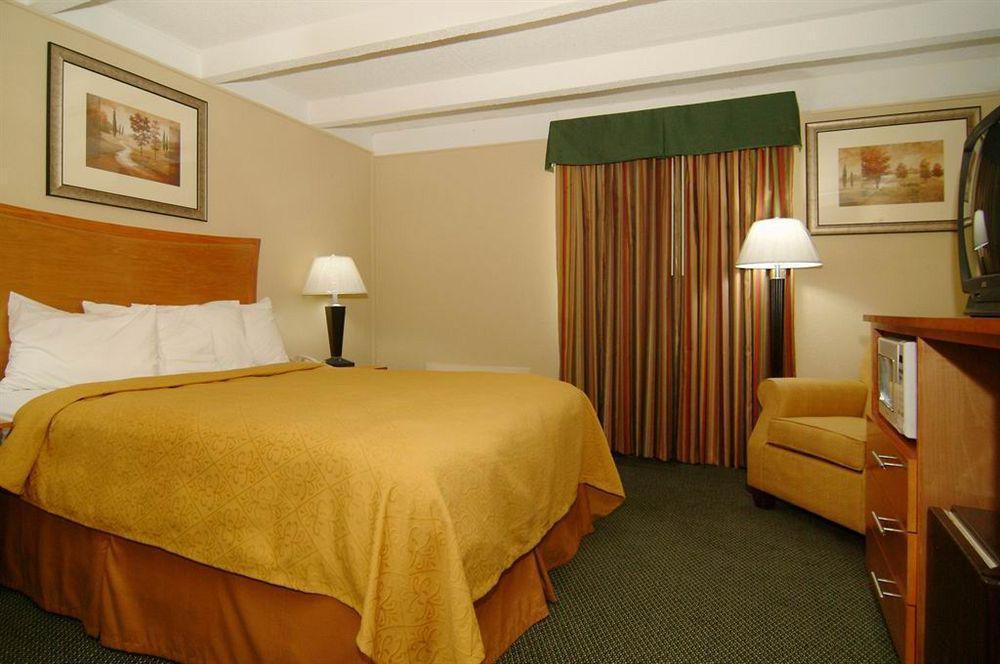 Quality Inn & Suites Near I-480 And I-29 Консіл-Блафс Екстер'єр фото