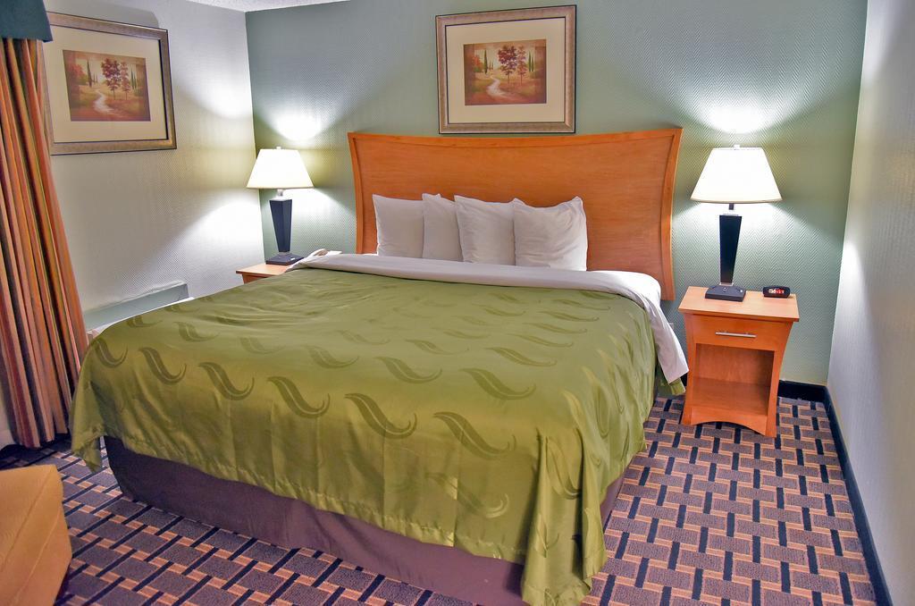 Quality Inn & Suites Near I-480 And I-29 Консіл-Блафс Екстер'єр фото