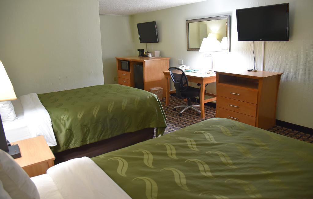 Quality Inn & Suites Near I-480 And I-29 Консіл-Блафс Екстер'єр фото