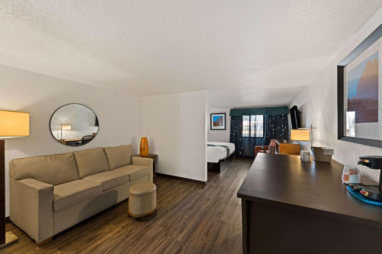 Quality Inn & Suites Near I-480 And I-29 Консіл-Блафс Екстер'єр фото