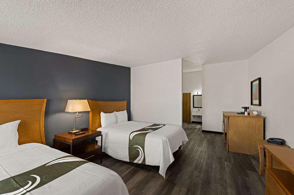 Quality Inn & Suites Near I-480 And I-29 Консіл-Блафс Номер фото