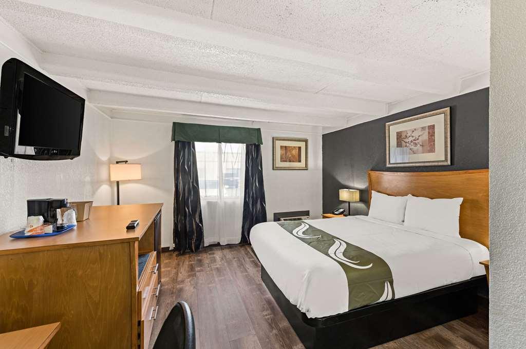 Quality Inn & Suites Near I-480 And I-29 Консіл-Блафс Номер фото
