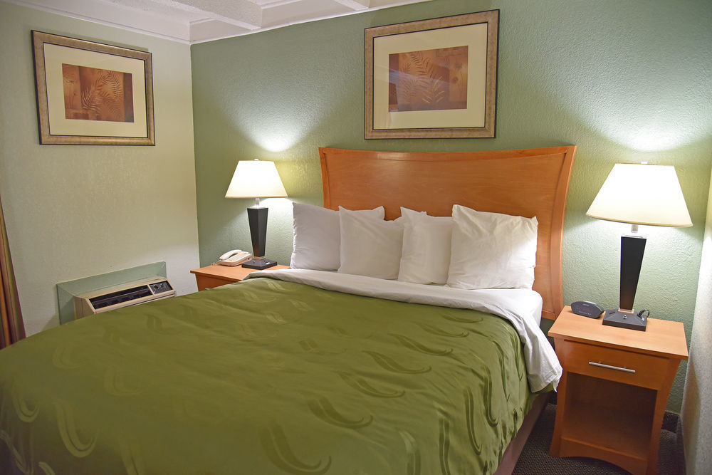 Quality Inn & Suites Near I-480 And I-29 Консіл-Блафс Екстер'єр фото