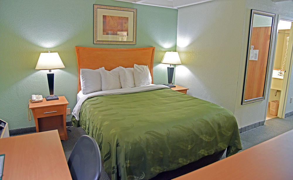 Quality Inn & Suites Near I-480 And I-29 Консіл-Блафс Екстер'єр фото