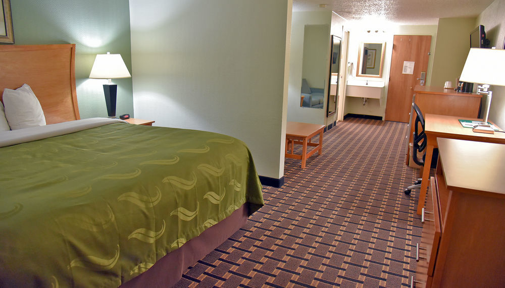 Quality Inn & Suites Near I-480 And I-29 Консіл-Блафс Екстер'єр фото