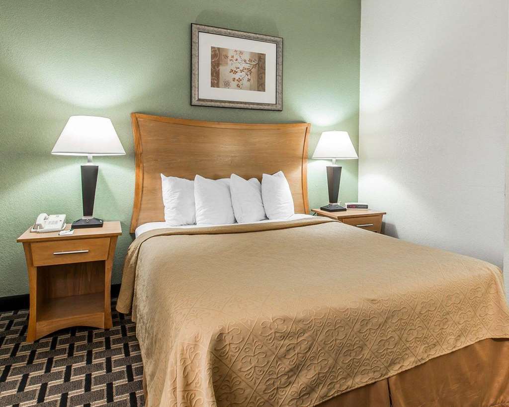 Quality Inn & Suites Near I-480 And I-29 Консіл-Блафс Номер фото