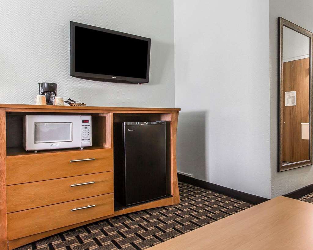 Quality Inn & Suites Near I-480 And I-29 Консіл-Блафс Номер фото