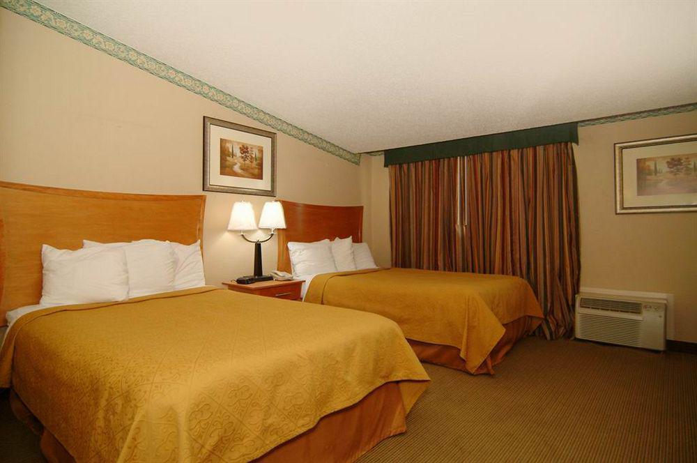 Quality Inn & Suites Near I-480 And I-29 Консіл-Блафс Екстер'єр фото